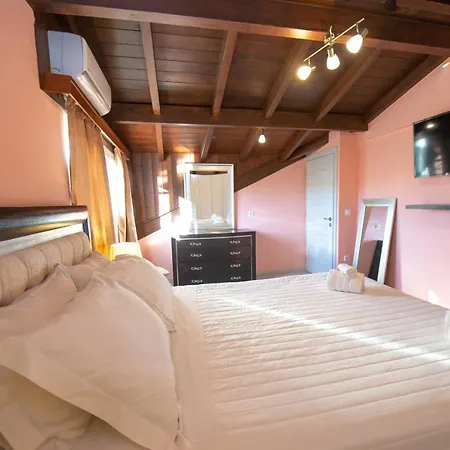 Venetian Apartments, 650m From Corfu Port Apartment